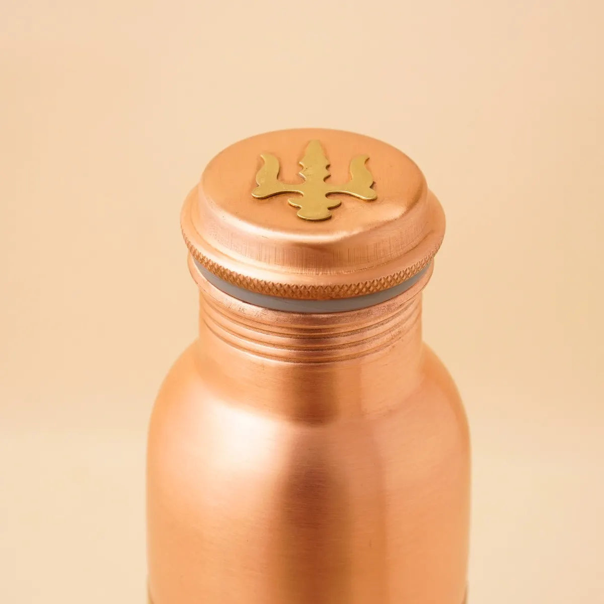 Yoga Yoga Yogeshwaraya Silver Lined Copper Bottle - Big 950ml